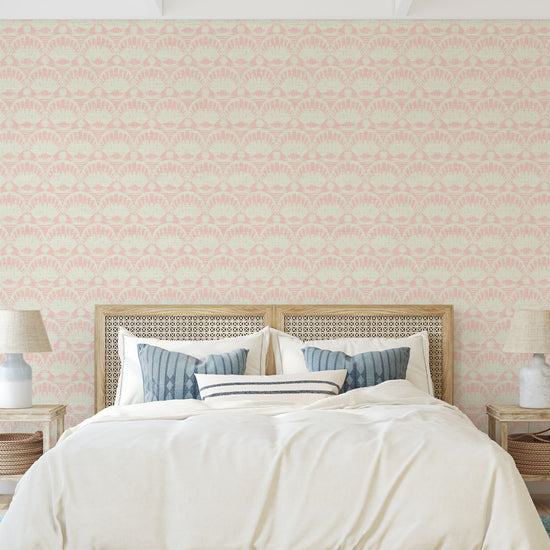 printed grasscloth wallpaper in a 2 color stamped seashell print arranged in a linear horizontal pattern
