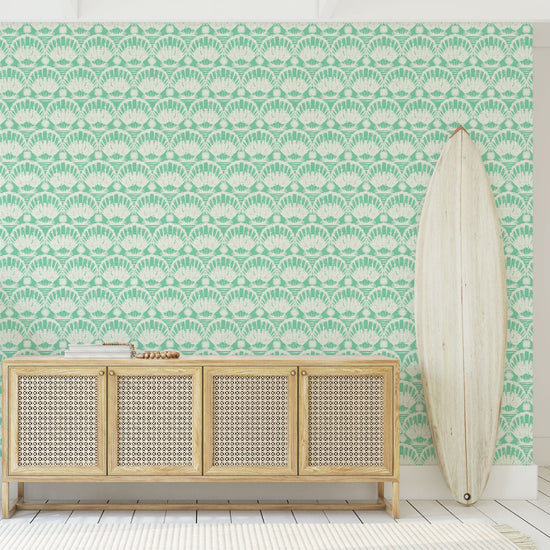 printed grasscloth paperweave wallpaper seashell horizontal stripe Natural Textured Eco-Friendly Non-toxic High-quality  Sustainable practices Sustainability Interior Design Wall covering custom tailor-made retro chic tropical bespoke nature Seaside Coastal Seashore Waterfront Vacation home styling Retreat Relaxed beach vibes Beach cottage Shoreline Oceanfront Nautical green mojito white